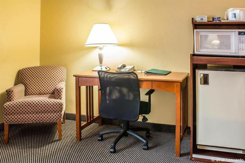Quality Inn Newton At I-80 Exterior foto